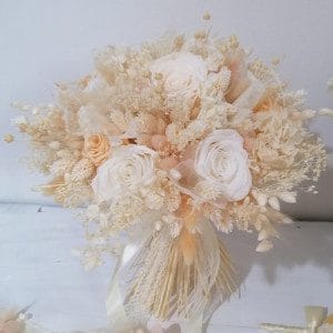 Buchet mireasa - alb - flori criogenate si plante uscate 4 Buchet mireasa - alb - flori criogenate si plante uscate