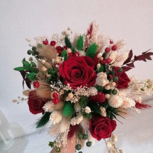 Buchet mireasa alb, visiniu si verde cu criogenati si plante uscate 6 Buchet mireasa alb, visiniu si verde cu criogenati si plante uscate