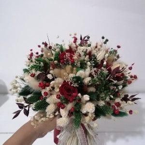 Buchet mireasa alb, visiniu si verde cu criogenati si plante uscate 9 Buchet mireasa alb, visiniu si verde cu criogenati si plante uscate