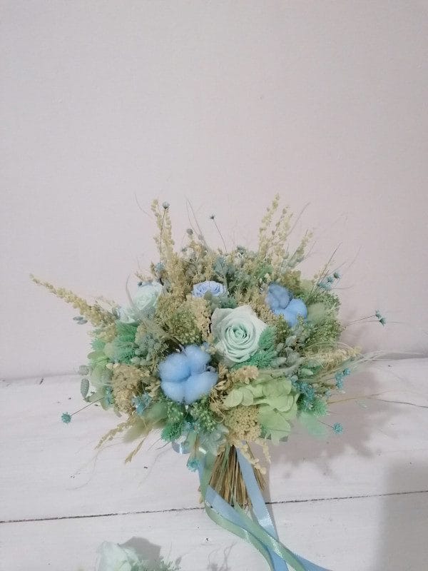 Buchet mireasa flori criogenate, menta si aqua
