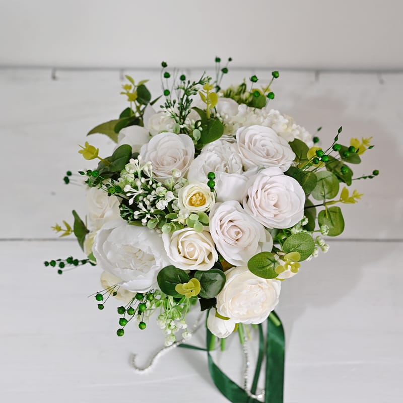 buchet-de-mireasa-cu-bujori-si-trandafiri-alb-verde-flori-si-mesaje