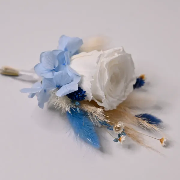 Cocarda mire - alb, bleu si albastru 5 cocarde nunta alb bleu criogenat flori uscate