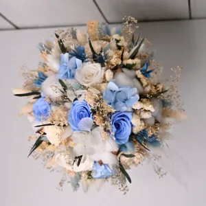 Buchet de mireasa cu trandafiri criogenati si flori uscate - alb, albastru, bleu, verde 5 Buchet de mireasa cu trandafiri criogenati si flori uscate - alb, albastru, bleu, verde - imagine 3