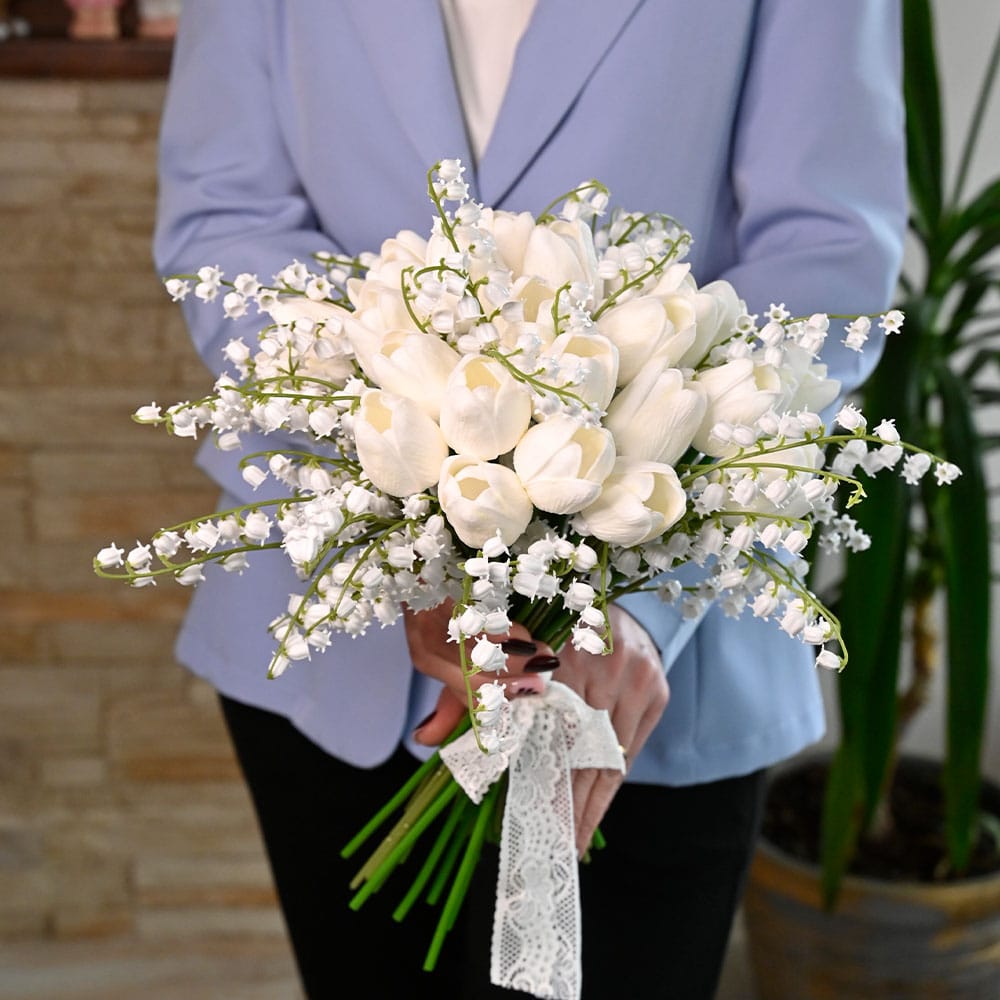 buchet mireasa lalele si lacramioare