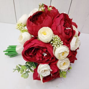 Buchet Mireasa "Passion" – Bujori Burgundy și Flori Albe 5 Buchet Mireasa "Passion" – Bujori Burgundy și Flori Albe - imagine 3